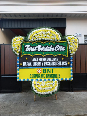 Papan Bunga Duka di Passi Barat