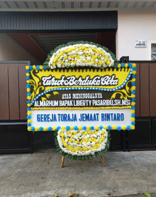 Papan Bunga Duka di Passi Barat