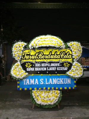 Papan Bunga Duka di Passi Barat