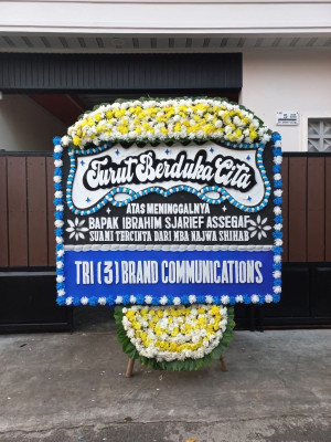 Papan Bunga Duka di Passi Barat